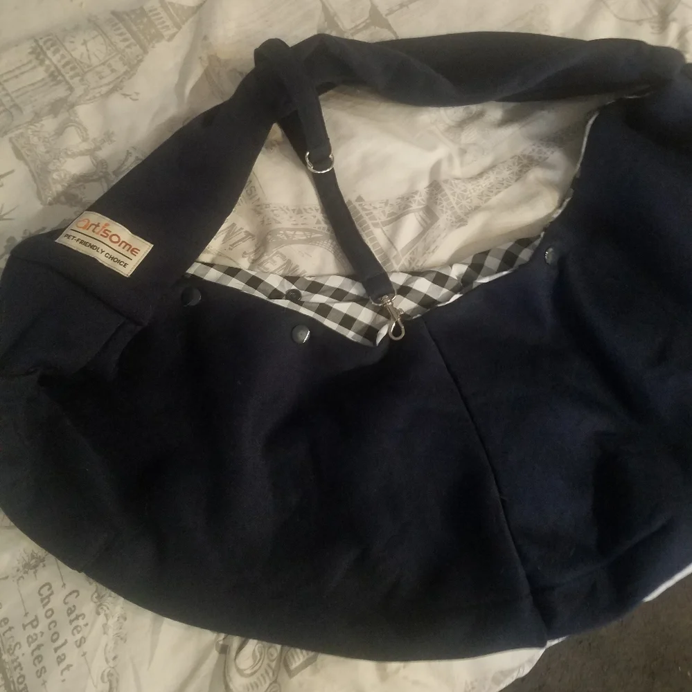 Dog shoulder carrier